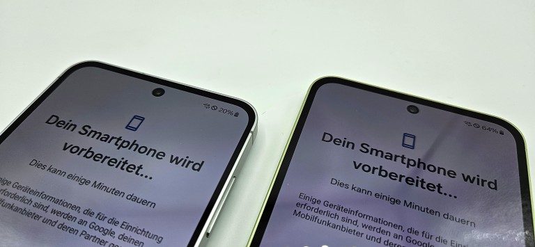 Galaxy A55 vs. S24 FE : Comparatif, qui offre le meilleur rapport qualité-prix ? 11 Pas idéal à voir sur les photos, mais: le S24 FE a le meilleur affichage. (Photo : Sven Wernicke)