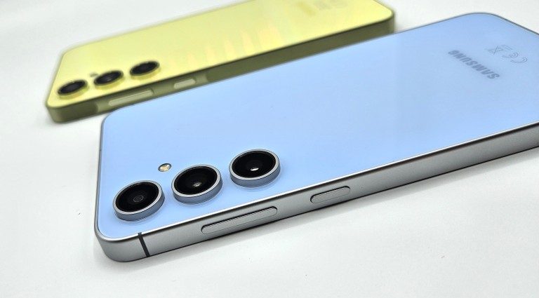 Galaxy A55 vs. S24 FE : Comparatif, qui offre le meilleur rapport qualité-prix ? 25 Sans conteste : les deux smartphones sont très bons. (Photo : Sven Wernicke)