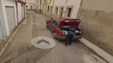 Une scène de Google Street View d'un homme mettant un corps dans une voiture aide la police à résoudre l'affaire 21 Une Scène De Google Street View D'un Homme Mettant Un