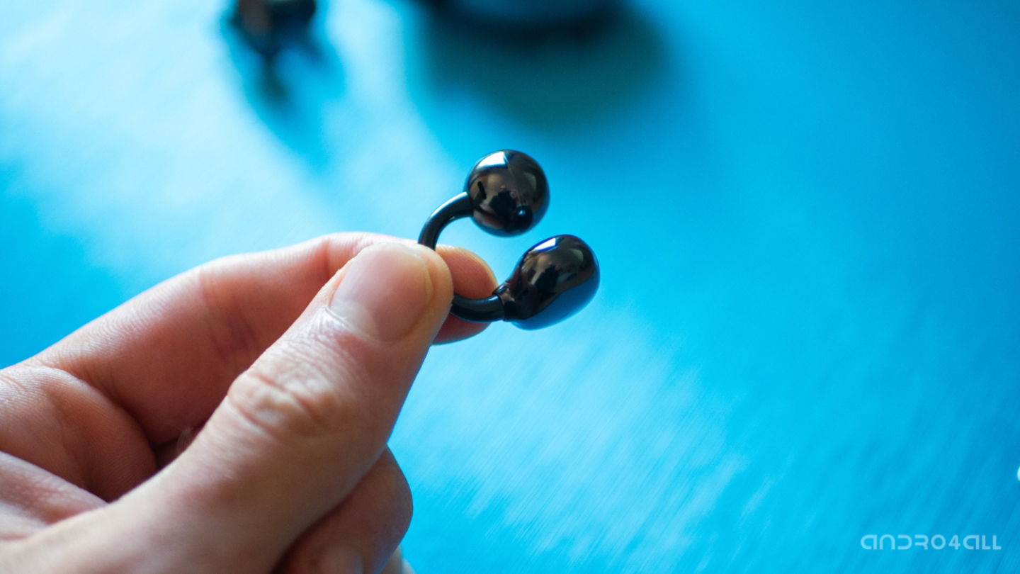 Conception révolutionnaire et son de haute qualité : le cadeau idéal pour un Noël inoubliable 3 HUAWEI FreeClip dans la main