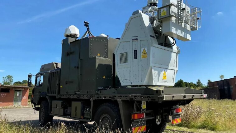 L'armée britannique teste des ondes radio pour faire tomber des drones – à 13 centimes l'unité 1 L'armée Britannique Teste Des Ondes Radio Pour Faire Tomber Des