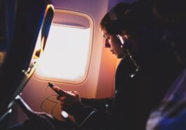 L'indignation monte : des passagers sans écouteurs perturbent les aéroports et les avions 55 L'indignation Monte : Des Passagers Sans écouteurs Perturbent Les Aéroports