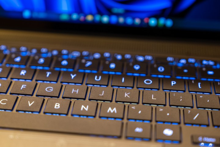 Je veux absolument que les MacBooks s'emparent de cette fonctionnalité géniale du trackpad ! 6 Gros plan sur le clavier de l'Asus Zenbook S14