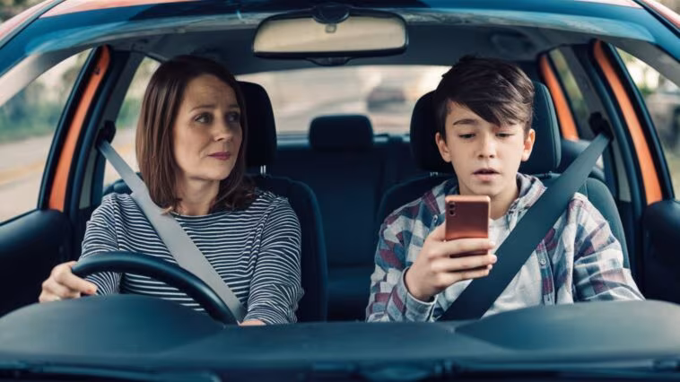 Fini le mal de cœur en lisant dans la voiture sur votre smartphone avec cette solution 1 Fini le mal de cœur en lisant dans la voiture