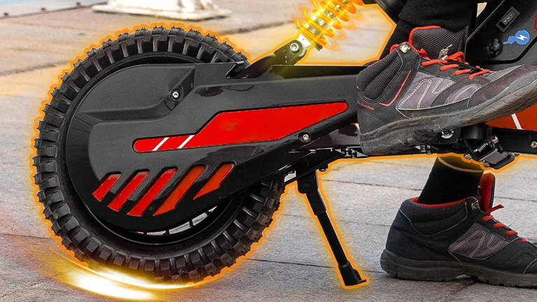 Cette moto électrique pour enfant a un moteur de 300W ! 2 Cette moto électrique pour enfants dispose d'un moteur de 300 W et est parfaite pour offrir ce jour de Rois