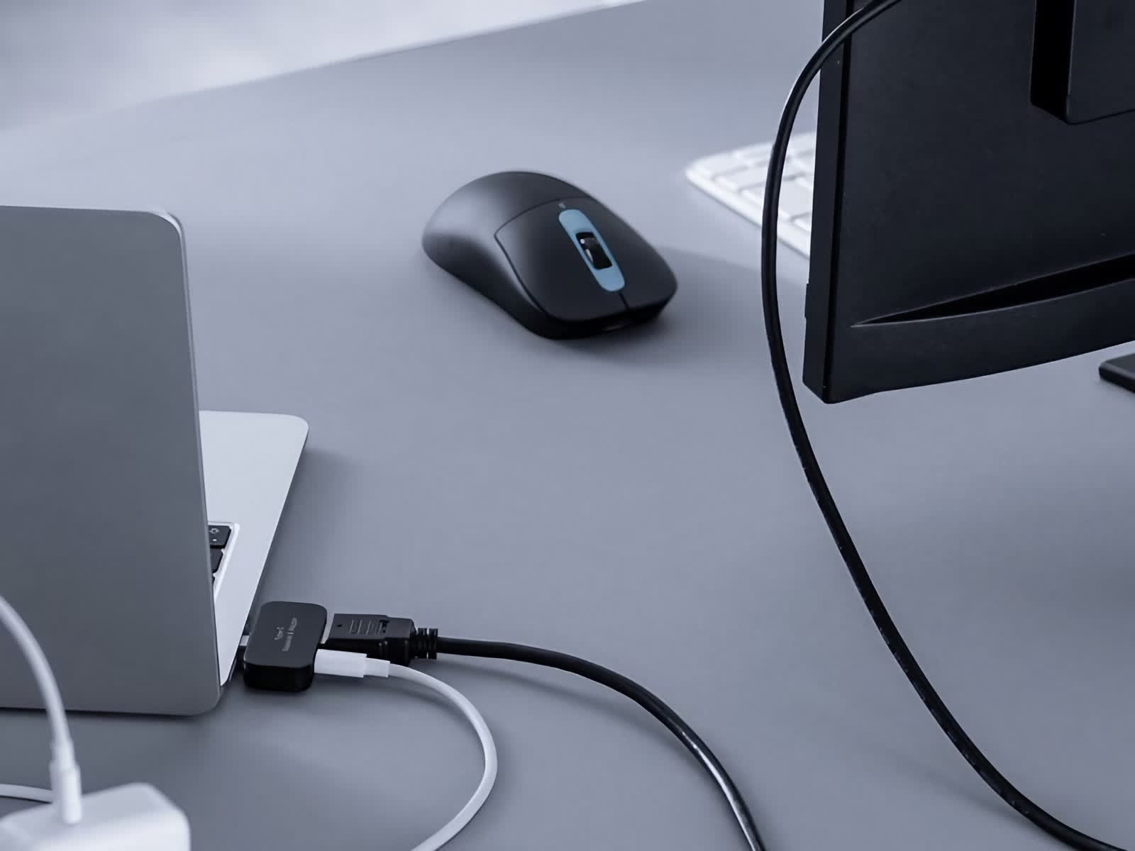 Cette souris sans fil fait aussi station d'accueil avec HDMI et USB-C 2 Cette souris sans fil fait aussi station daccueil avec HDMI