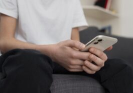 « ChatGPT a dit que j'avais tué mes enfants » : la réaction d'Arve face à l'écran 39 Deux parents portent plainte contre un chatbot : "Il a suggéré à nos enfants de nous tuer"