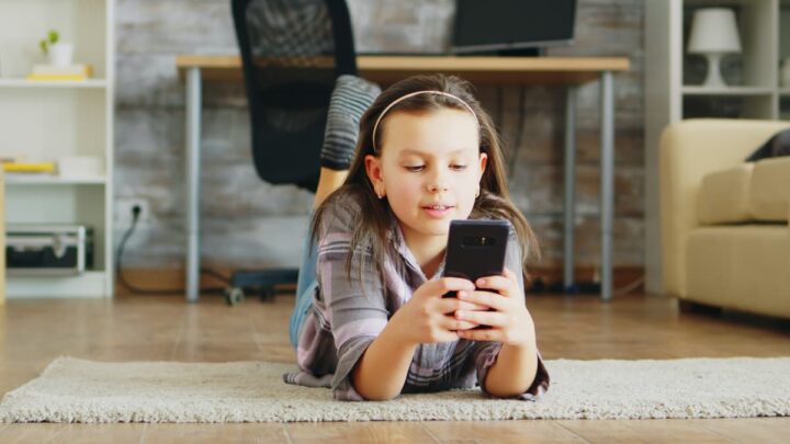 Épidémie de santé publique : l'Espagne propose des étiquettes de santé sur les smartphones 2 Epidemie de sante publique lFrance propose des etiquettes de