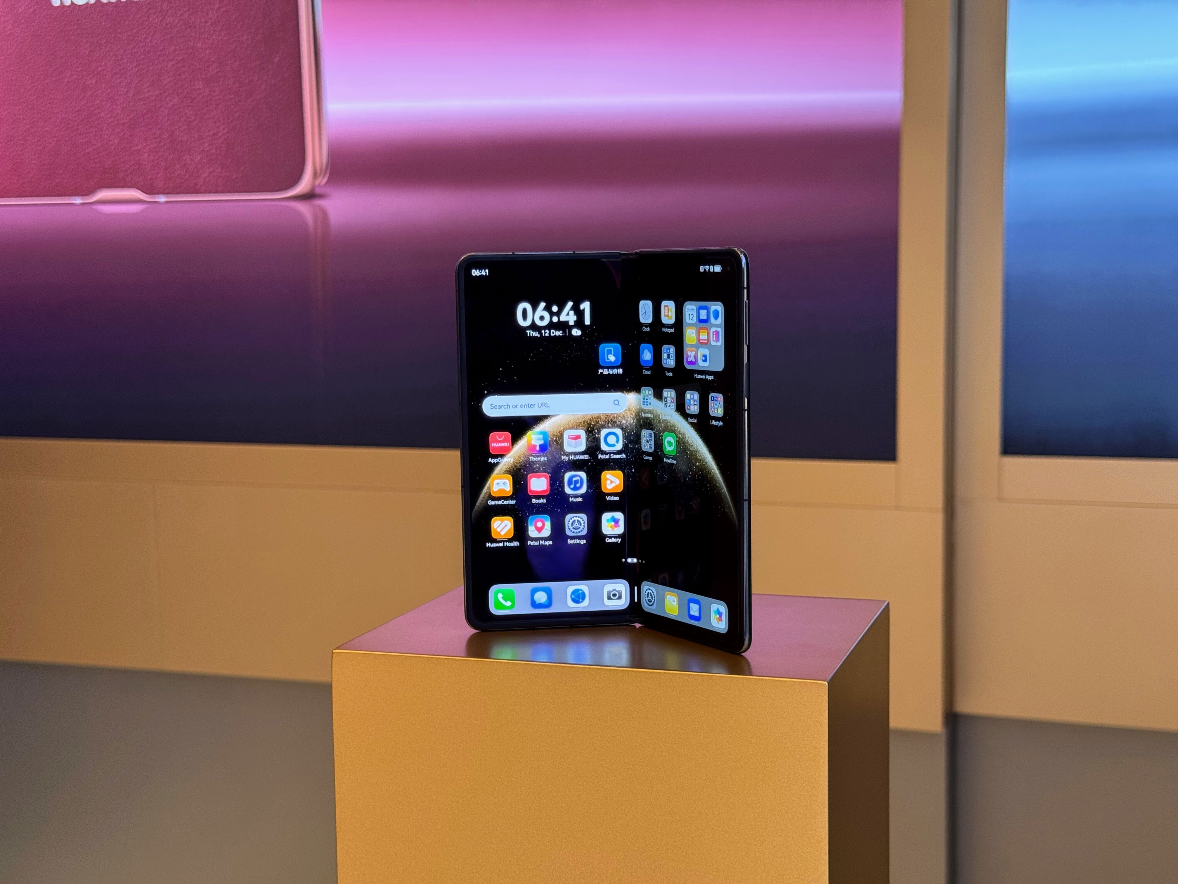 HUAWEI dévoile le nouveau Mate X6, le smartphone pliable phare destiné à conquérir le marché 3 HUAWEI présente le nouveau Mate X6, le fleuron pliable qui souhaite dominer le marché