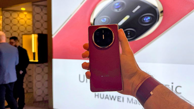 HUAWEI dévoile le nouveau Mate X6, le smartphone pliable phare destiné à conquérir le marché 2 HUAWEI présente le nouveau Mate X6, le fleuron pliable qui souhaite dominer le marché