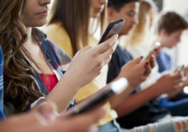 La relation compliquée entre les adolescents et la technologie : 93% pensent qu'ils devraient changer leurs habitudes 55 La relation complexe entre les adolescents et la technologie : 93 % estiment qu'ils devraient adapter leurs habitudes