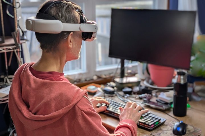 Les PC Windows sont maintenant compatibles avec le Quest 3, et j'ai testé ça pour vous ! 5 Microsoft's Mixed Reality Link is in beta, but it's already a good solution for using Windows in my Quest 3.