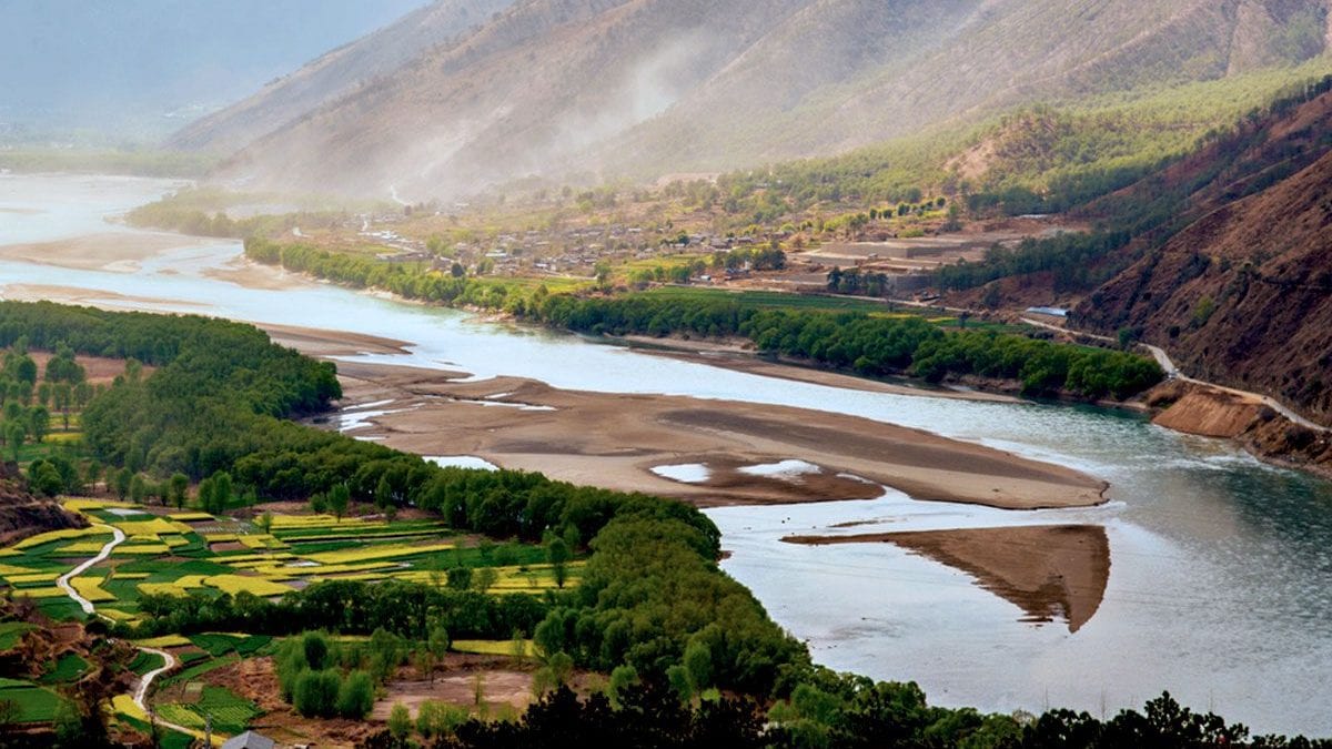 Il fiume Yangtze nella provincia dello Yunnan, in Cina, è uno dei grandi fiumi ad aver subìto un calo significativo della portata a valle negli ultimi 35 anni / Photo iStock