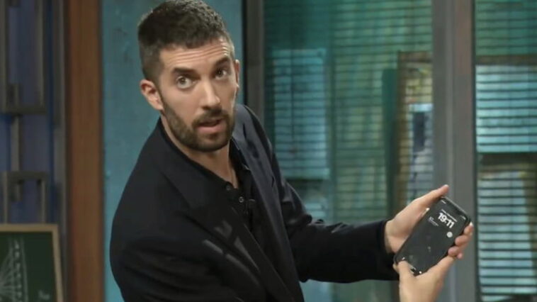 L'incroyable appli que David Broncano utilise pour transformer son iPhone en un "téléphone simplifié" 1 La curiosa app que usa David Broncano para transformar su iPhone en un "móvil tonto"