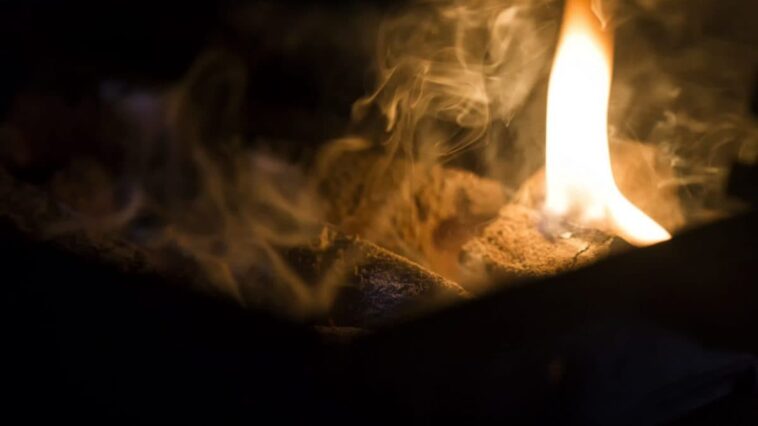 Reconnaître le monoxyde de carbone : symptômes et signes d'alarme à ne pas ignorer 1 Il monossido di carbonio è un gas incolore, inodore e insapore che si forma quando legna, carbone, gas naturale, benzina e altri combustibili ricchi di carbonio bruciano in carenza di ossigeno / Photo iStock