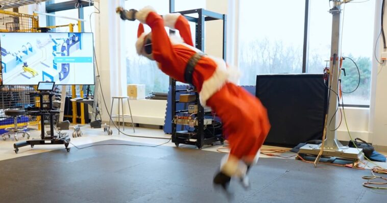 Regardez le robot Atlas de Boston Dynamics réaliser un saut arrière en costume de Saint-Nicolas ! 1 Regardez Le Robot Atlas De Boston Dynamics Realiser Un Saut.jpg