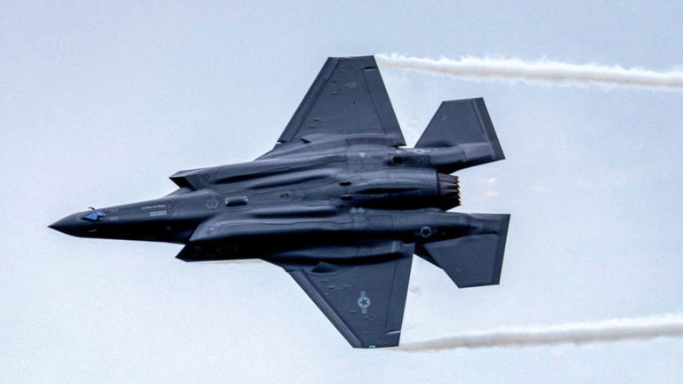 Un pilote russe a divulgué des informations sur les États-Unis et nous savons maintenant quel est son avion de guerre le plus moderne 2 Un pilote russe a filtré des informations sur les États-Unis et maintenant nous savons quel est leur avion de guerre le plus moderne