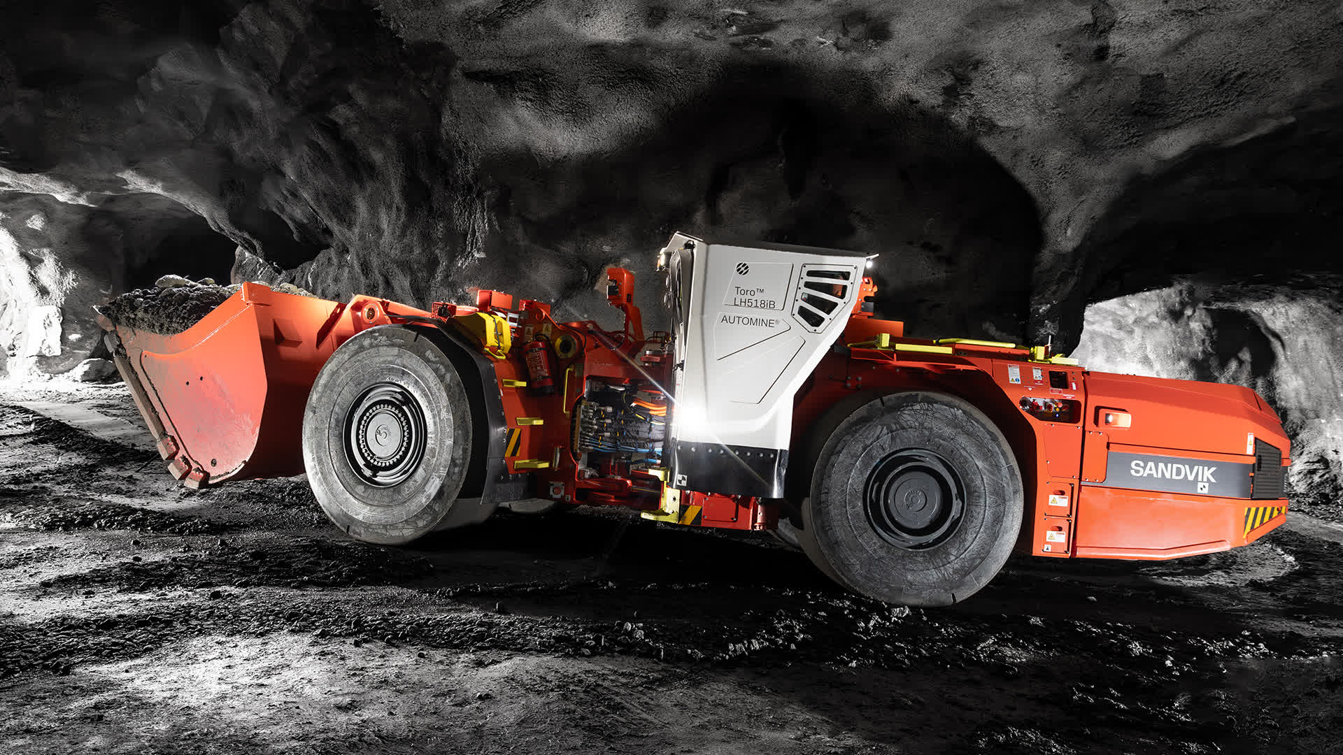 Un véhicule électrique colossal de 18 000 kg charge de l'or de manière autonome dans une mine canadienne 2 Un vehicule electrique colossal de 18 000 kg charge de