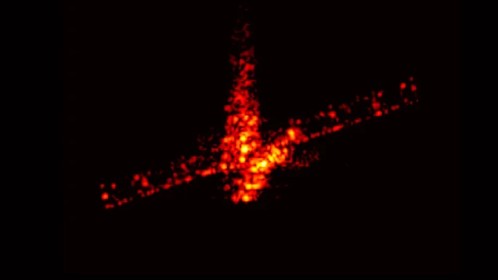 Vaisseau spatial filmé se désintégrant en entrant dans l'atmosphère terrestre 2 Vaisseau spatial filme se desintegrant en entrant dans latmosphere terrestre.webp