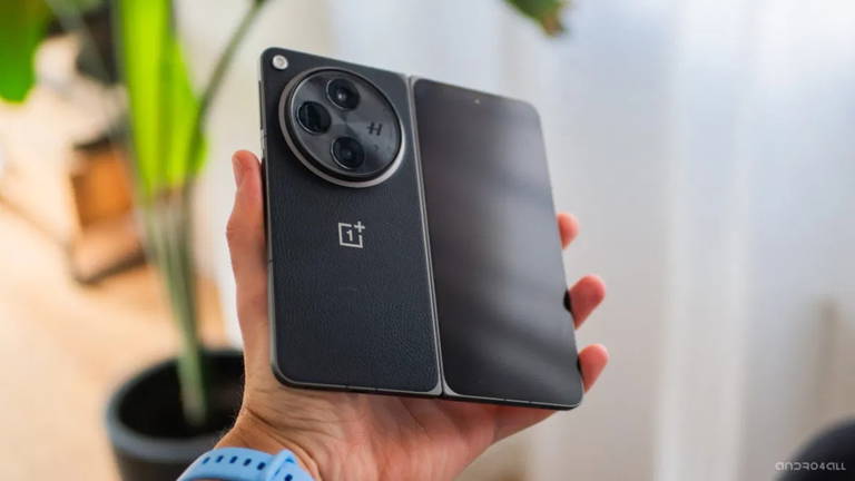 Voici à quoi ressemblera le OnePlus Open 2 : un design révélé pour rivaliser avec le Samsung Galaxy Z Fold7 2 Ainsi sera le OnePlus Open 2 : le design du pliable qui veut éclipser le Samsung Galaxy Z Fold7