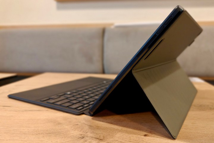 Je regrette d'avoir acheté l'iPad Pro. Cette tablette Windows étonnante m'a ouvert les yeux sur pourquoi 4 Kickstand cover of Asus ProArt PZ13.