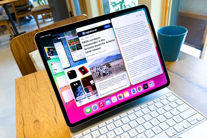 Je regrette d'avoir acheté l'iPad Pro. Cette tablette Windows étonnante m'a ouvert les yeux sur pourquoi 14 Stage Manager active on the M4 iPad Pro.