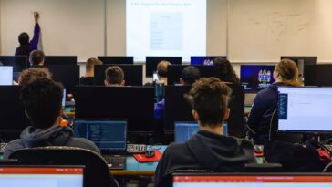 Réforme du programme à Northeastern : débat sur l'avenir de l'éducation en informatique 19 Réforme Du Programme à Northeastern : Débat Sur L'avenir De
