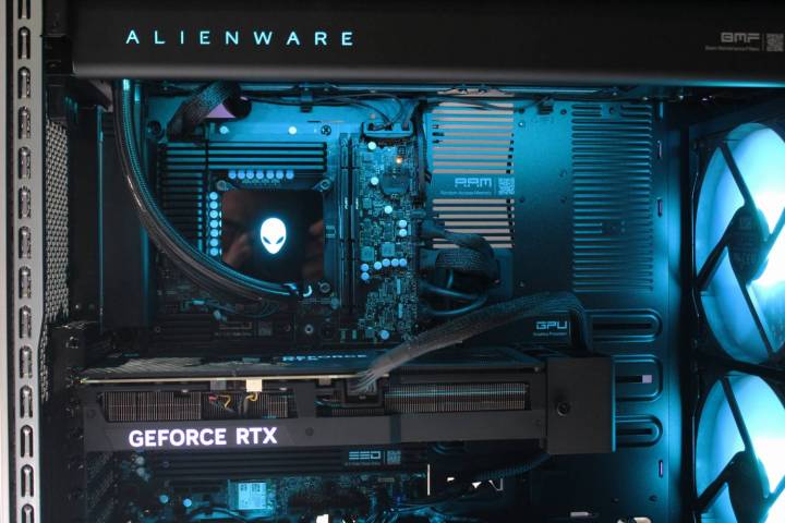 Alienware a ressuscité l'Area-51 — et c'est tout simplement époustouflant 3 1736224685 827 Alienware a ressuscite lArea 51 — et cest tout simplement epoustouflant