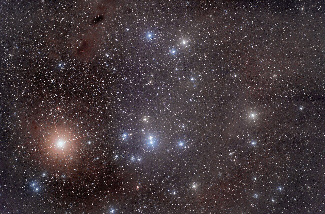 Aujourd'hui, un spectacle céleste exceptionnel : à quelle heure l'admirer et comment identifier étoiles et planètes 3 La stella Aldebaran brilla luminosissima in basso a sinistra. Credit: Pellington