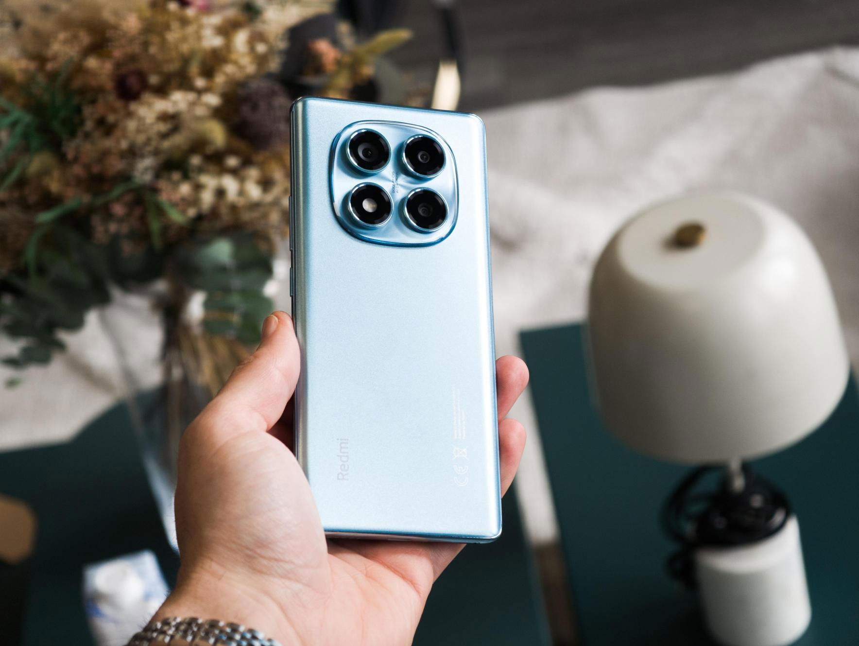 Le Redmi Note 14 Pro est le petit des grands de la gamme | Photo de Christian Collado