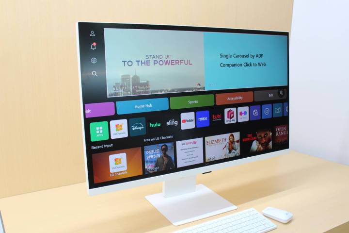 Ces 3 tendances de moniteurs ont fait sensation au CES et ont surpris tout le monde 4 Le moniteur intelligent LG de 37 pouces sur une table.