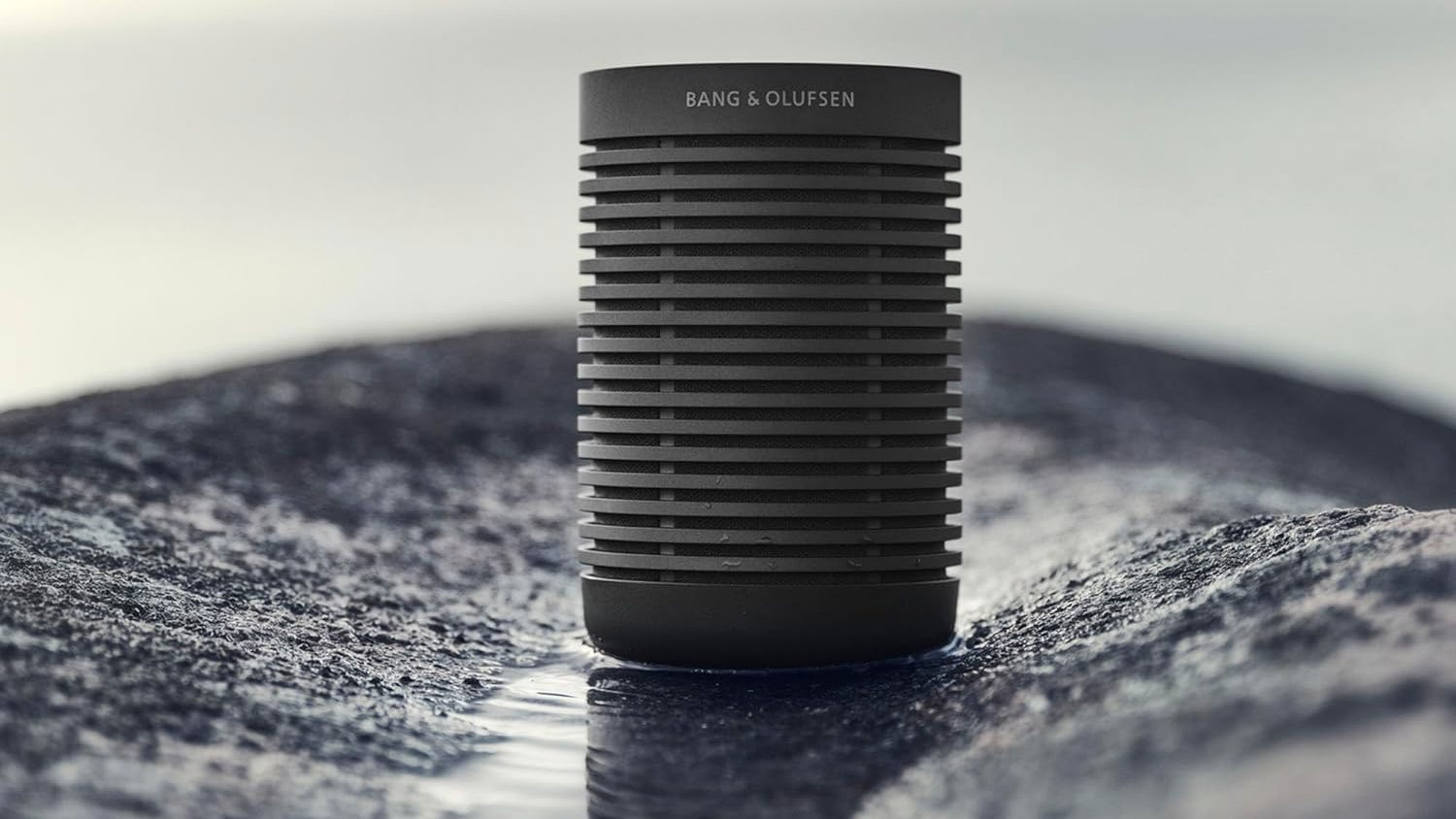 Cette enceinte avec son HiFi et résistance à l'eau dispose de 27h d'autonomie et d'un prix incroyable 3 Bang & Olufsen Beosound Explore