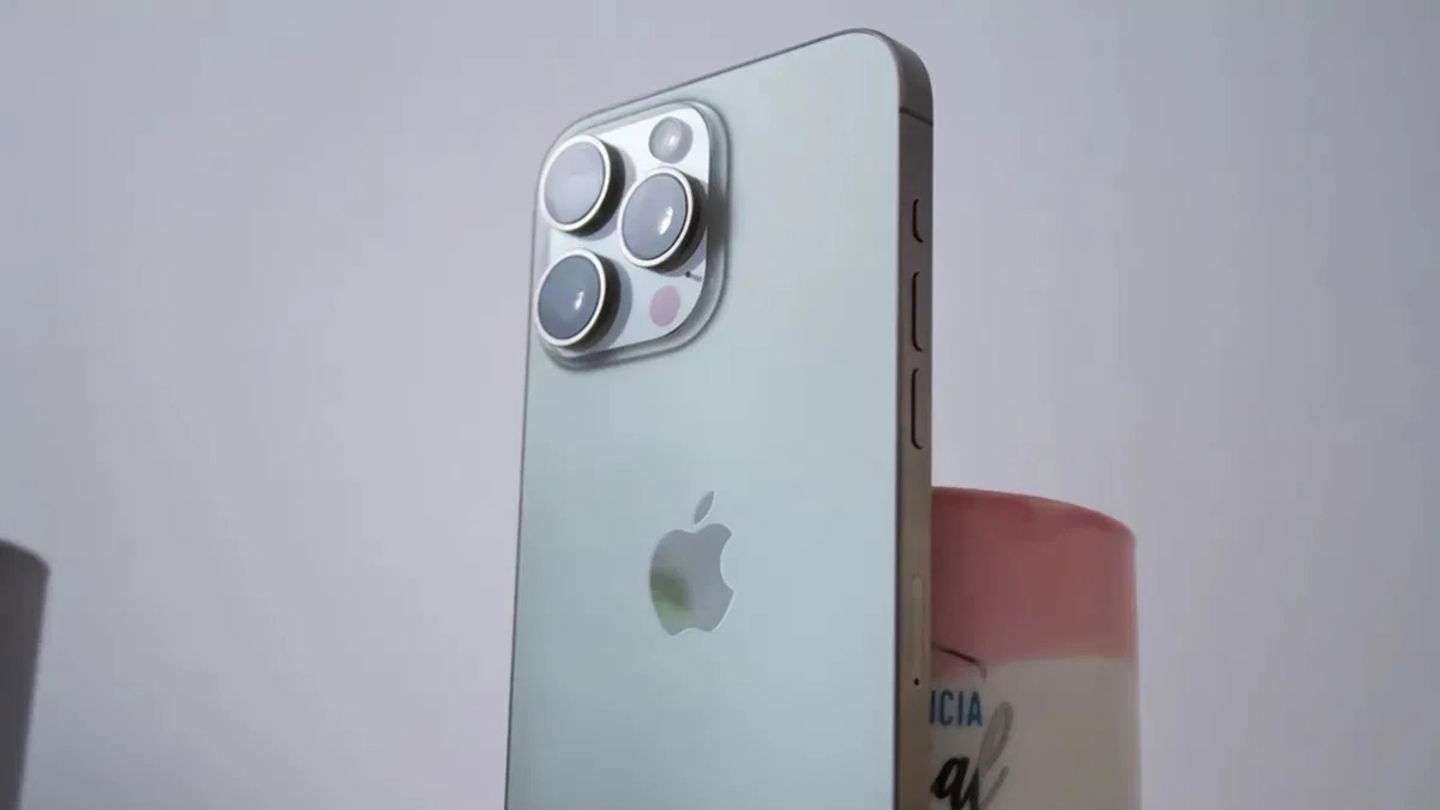 Vue arrière de l'iPhone 15 Pro Max