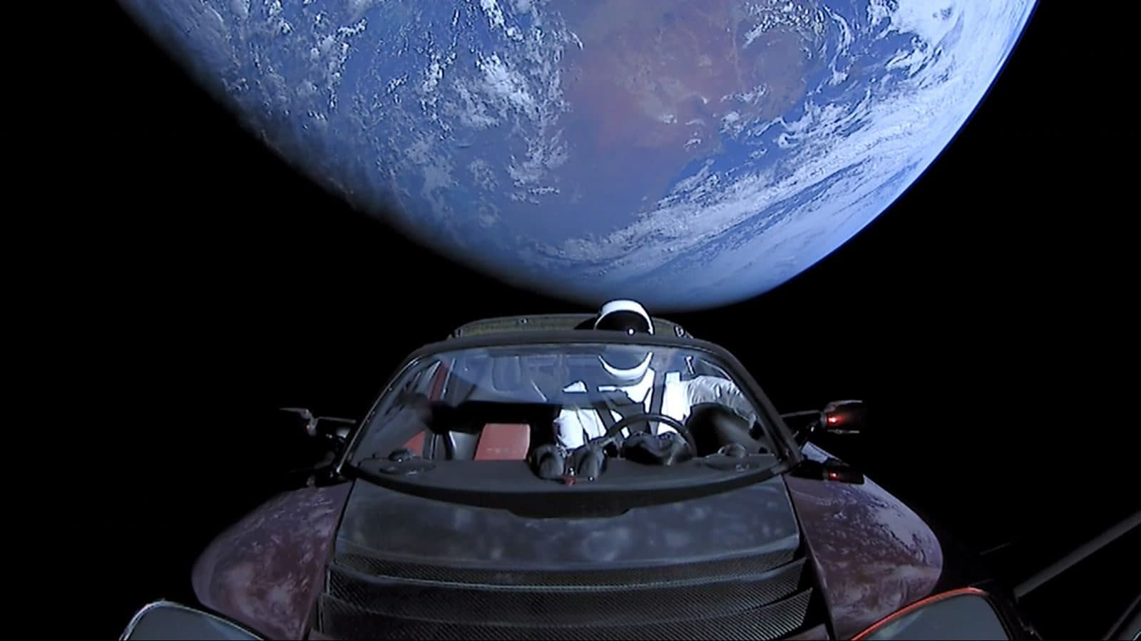 Un jeu vidéo de 2019 a prédit beaucoup de choses sur notre monde : les prophéties de The Outer Worlds 4 THE OUTER WORLDS | En 2018, Musk a lancé une Tesla dans l'espace. Mégalomanie dissimulant des déchets spatiaux ou geste intrépide et visionnaire ?