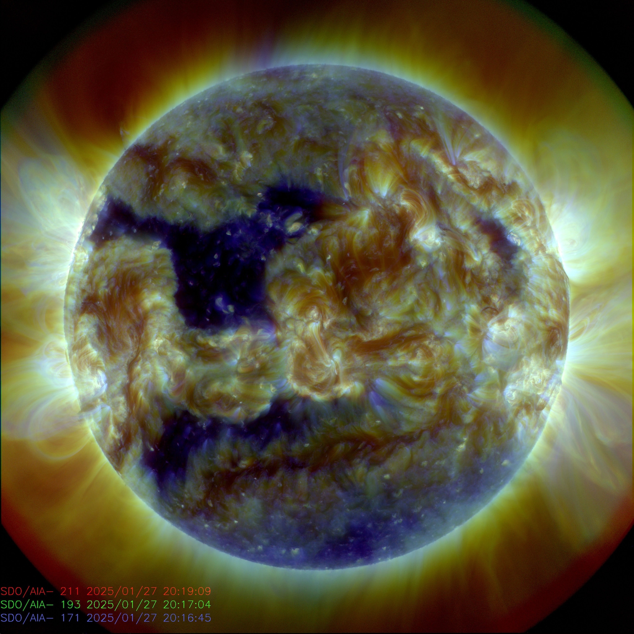 Un immense trou est apparu sur le Soleil : il est aussi grand que 60 Terre et tourne vers notre planète 4 Crédit : NASA/SDO