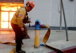 Un hydrant à sec alors que les flammes des incendies de Los Angeles continuent de brûler / Photo Getty Images