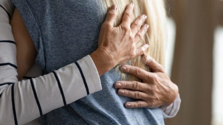 Aujourd'hui, c'est la Journée des câlins 2025 : découvrez les bienfaits incroyables du contact physique 1 Oggi, 21 gennaio, è la Giornata mondiale degli abbracci / Photo: iStock