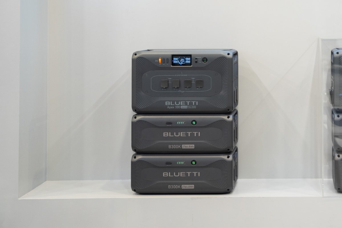 BLUETTI organise son événement de raffinement de marque au CES 2025 et dévoile de nouvelles séries et produits phares 4 Bluetti Apex 300 Sur Ces