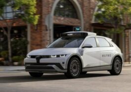 Bloqué dans un robotaxi : "Il ne me laissait pas sortir, j'ai failli rater mon vol"