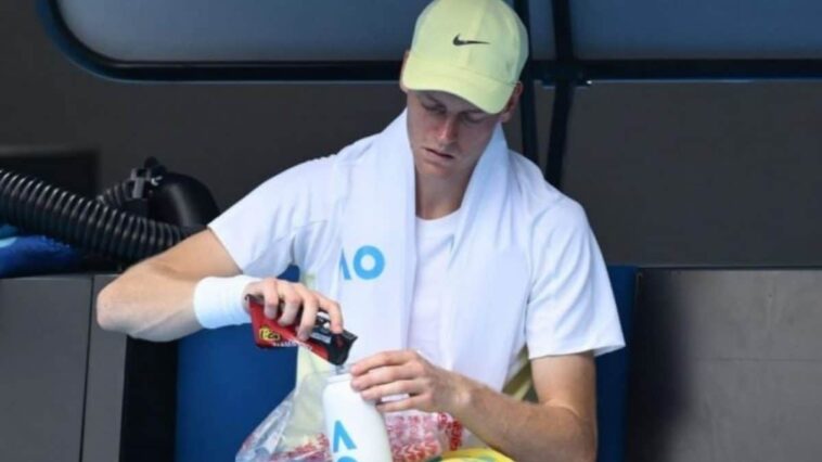Ce que nous savons sur le mal-être de Sinner aux Australian Open : des tremblements de la main droite aux vertiges 1 Immagine