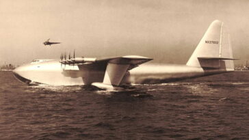 Cet immense avion pouvait également traverser les mers, mais n'a volé qu'une seule fois