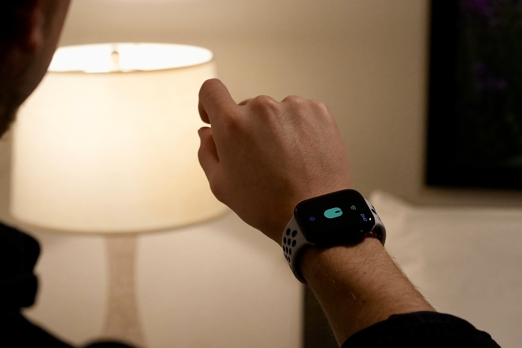 Cette application transforme votre Apple Watch en un hub de gestes pour Mac et maison intelligente 2 Utilisation de l'application WowMouse sur Apple Watch pour contrôler des appareils.