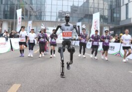 Des Robots S'affrontent Aux Humains Lors Du Semi Marathon De Pékin