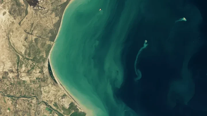 Des satellites révèlent la disparition de l'« île fantôme » dans la mer Caspienne (photos) 2 Image de l'île fantôme Kumani Bank