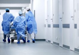 Gravi sintomi di infezione da metapneumovirus umano (hMPV) in un uomo di 71 anni ricoverato in terapia intensiva in Grecia, potrebbe essere stato contagiato dalla figlia rientrata da un viaggio in Cina / Photo iStock