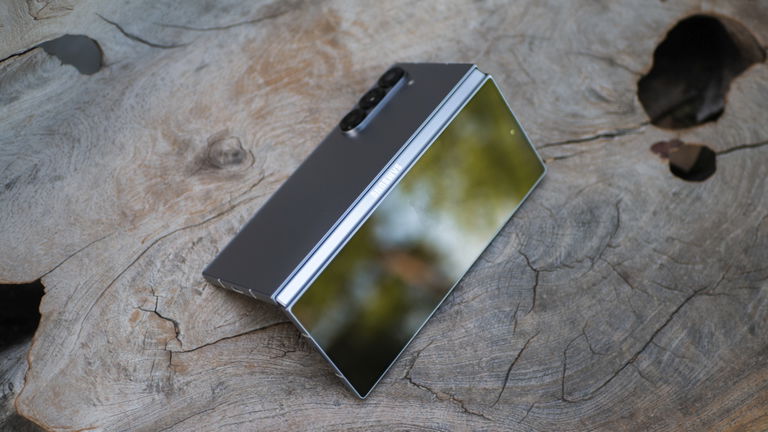 Il est judicieux de souscrire à un smartphone, mais personne n'a encore réussi à percer sur ce marché 2 Il est très judicieux de s'abonner à un smartphone, bien que personne n'ait encore réussi ici