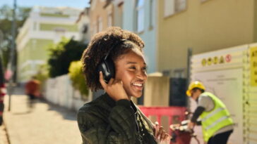 JBL présente les nouveaux Tour One M3 et leur émetteur Smart Tx : la révolution des casques audio à arceau 5 JBL présente les nouveaux Tour One M3 et son transmetteur Smart Tx : la révolution des écouteurs à arceau