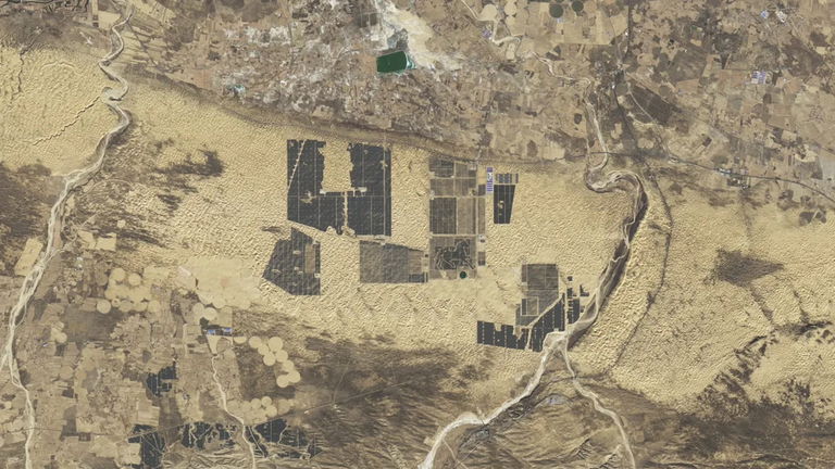 La nouvelle et gigantesque Grande Muraille de Chine est solaire et pourrait alimenter une ville de 20 millions d'habitants 2 La nouvelle et gigantesque Muraille Chinoise est solaire et pourrait alimenter une ville de 20 millions d'habitants