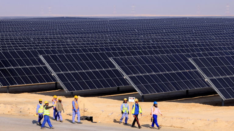 La plus grande centrale solaire de la planète Terre est maintenant en service et elle est impressionnante 1 La plus grande centrale solaire du monde vient d'être lancée et est impressionnante