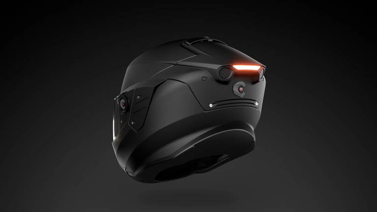 Ce casque de moto futuriste a une IA et promet d'éliminer les angles morts 2 Le casque de moto futuriste intègre de l'IA et promet d'éliminer les angles morts.